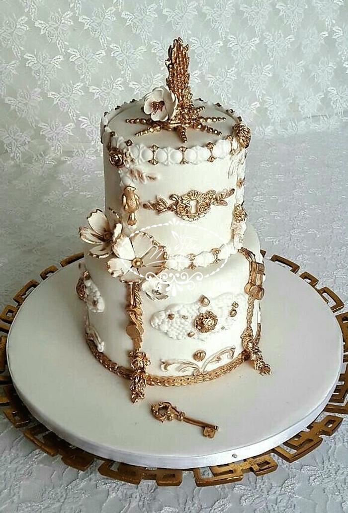 A purified cake in White & Gold
