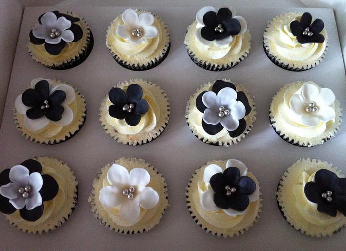 Black & White cuppies