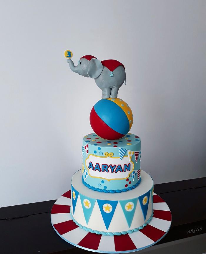 circus | fondant covered topsy-turvy circus cake, with gumpa… | Flickr