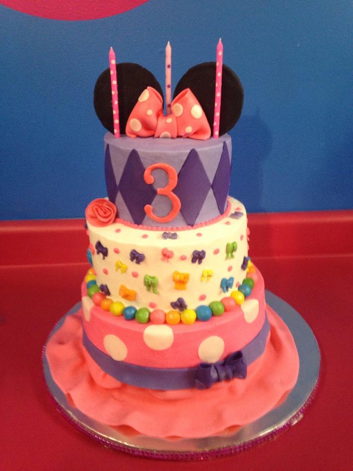 Minnie Mouse cake 