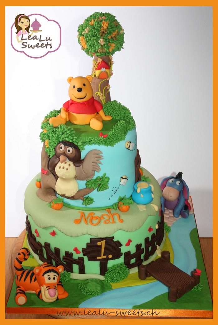 Winne the Pooh and friends Cake