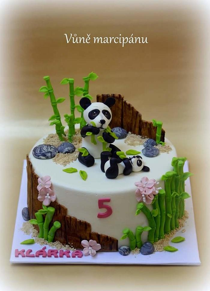 Cake with pandas 