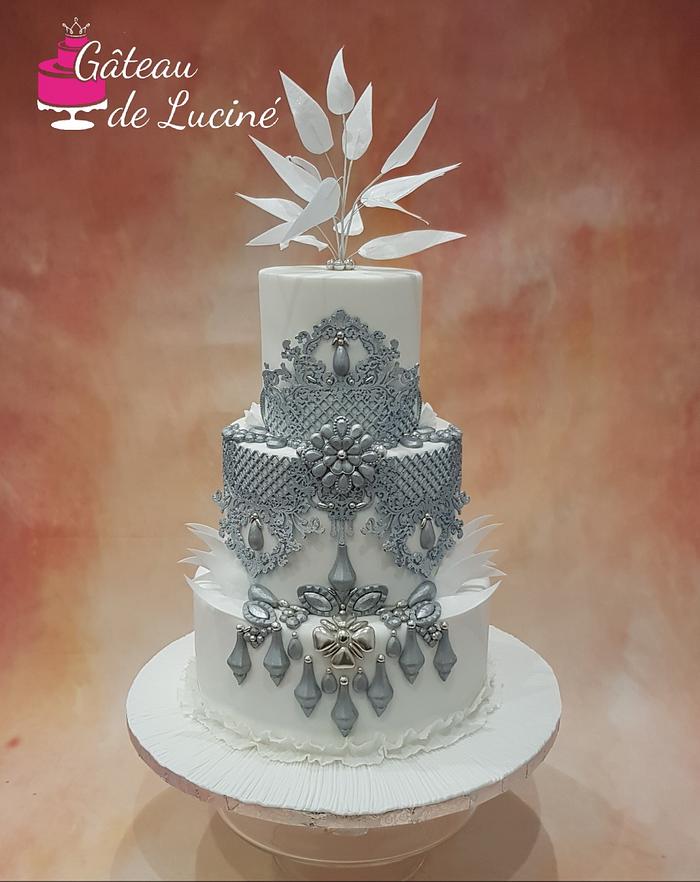 Jeweled wedding cake 