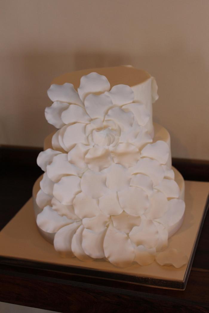 Exploding rose wedding cake