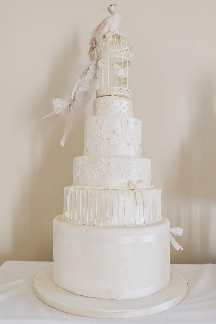 peocock wedding cake