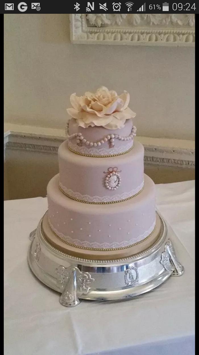 Cameo Vintage Wedding Cake