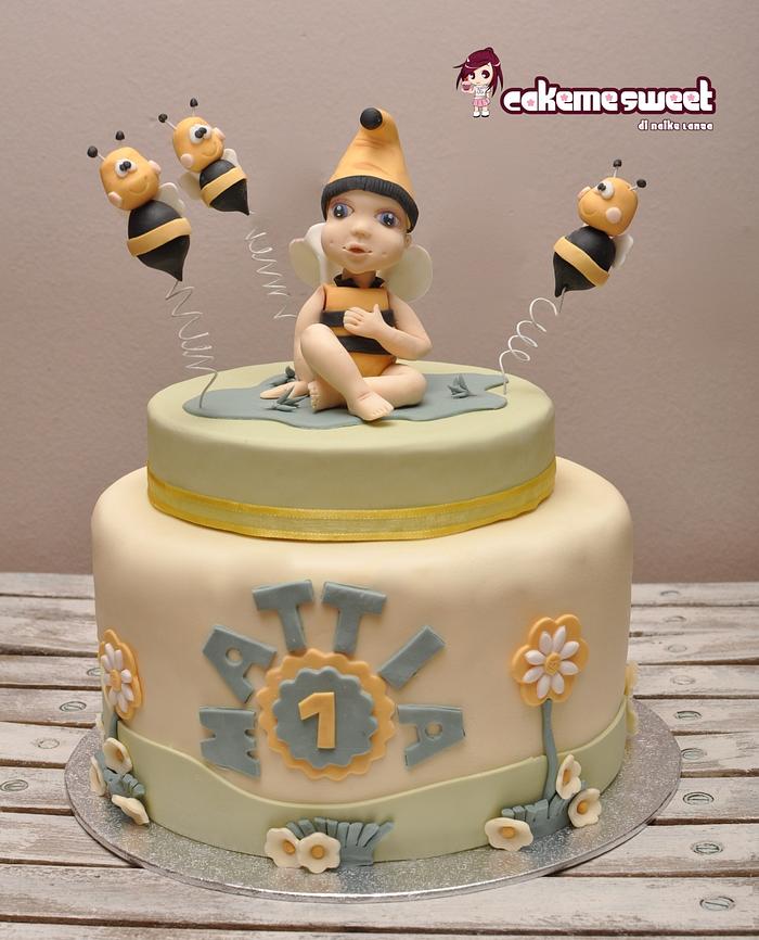 Bee birthday cake