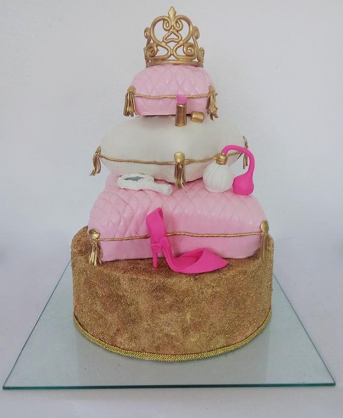 Pillow fashion cake