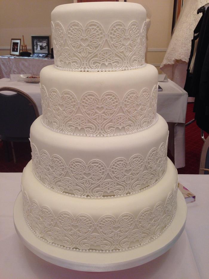 Cake lace wedding cake