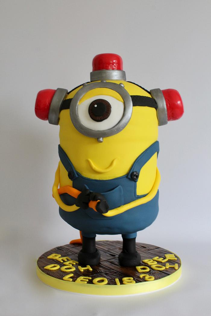 Be Doh Minion Standing Cake