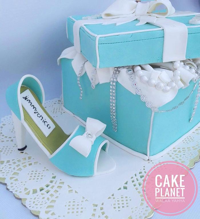 High heel & gift box cake