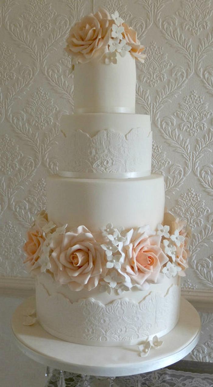 Roses & hydrangea wedding cake