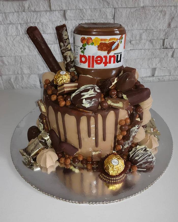 Chocolate drip cake with chocolate things🍫