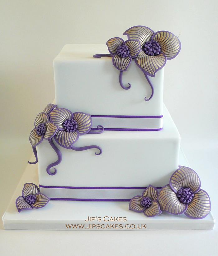 Purple flowers Wedding Cake