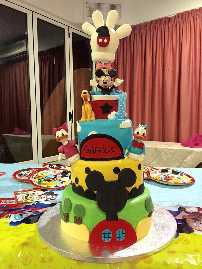 Mickey mouse and friends cake