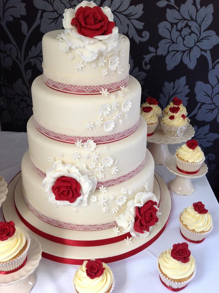 Ivory wedding cake with red roses 