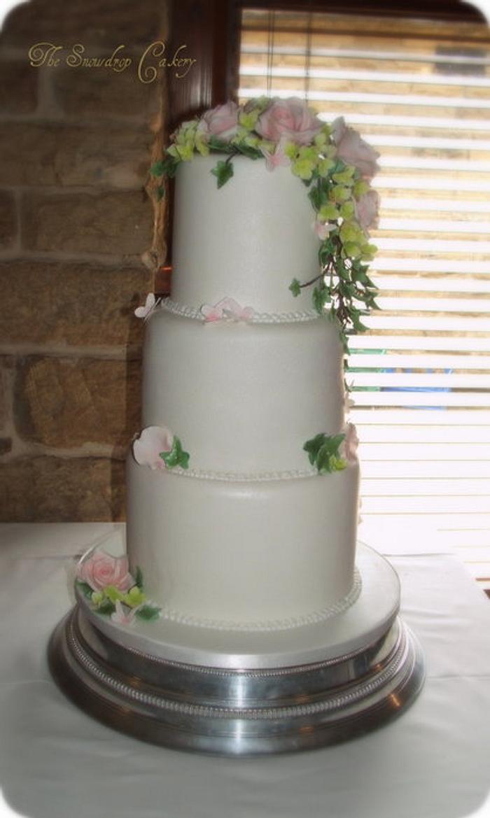 sweet avalanche wedding cake