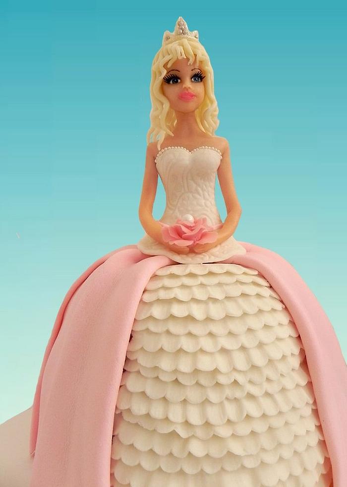Princess cake (hand modelling)