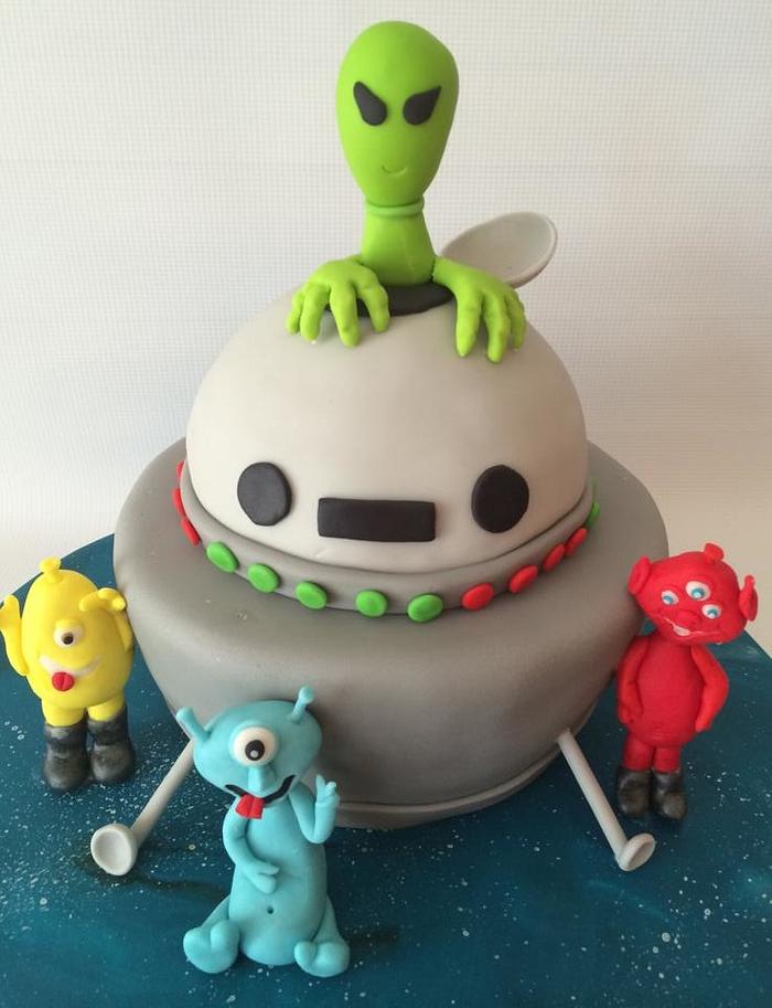 Aliens Cake