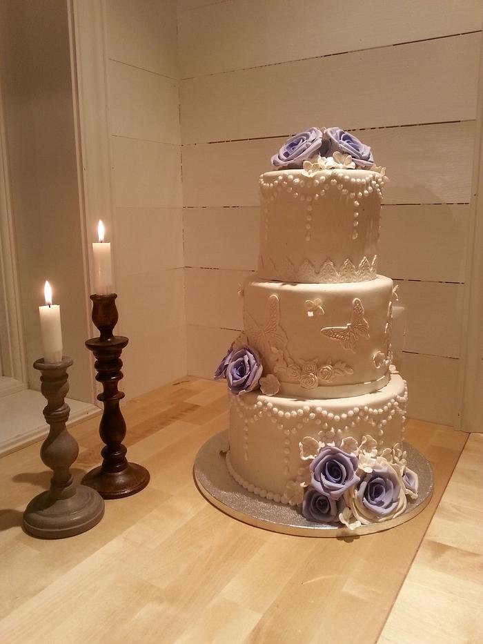 Vintage wedding cake purple