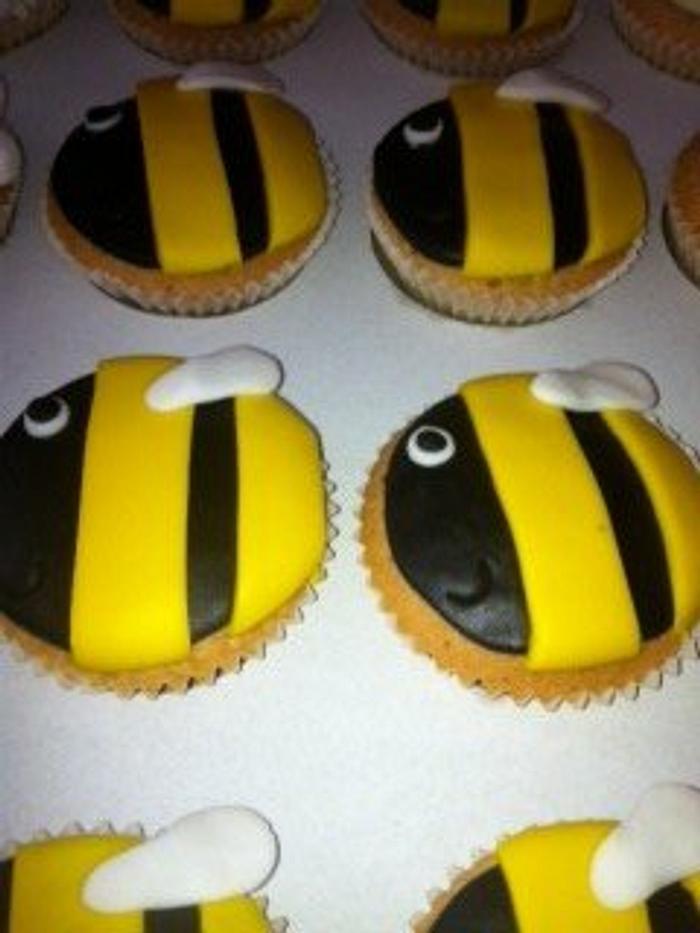 bee cupcakes