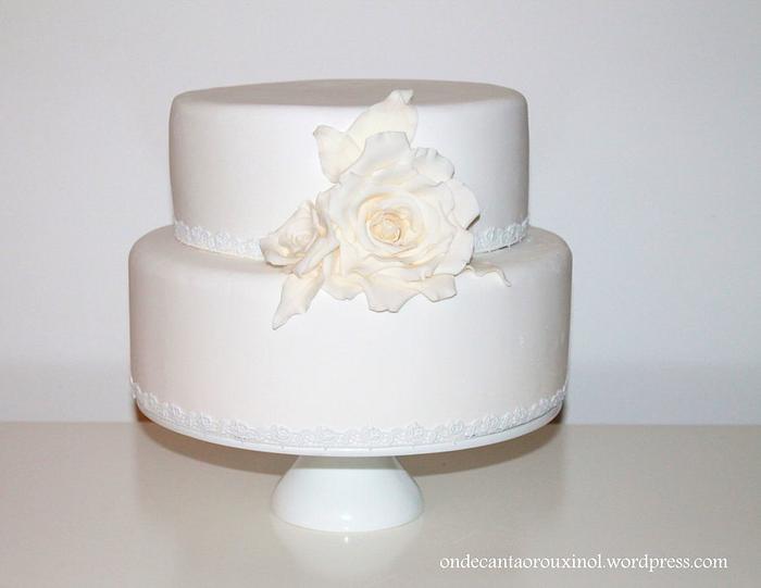 White rose cake