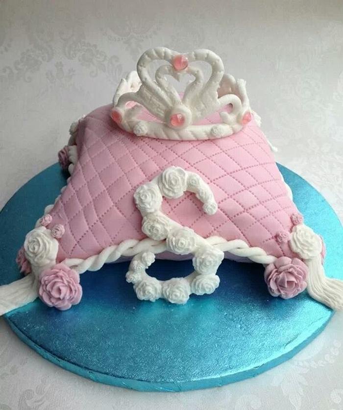 princess pillow & tiara cake