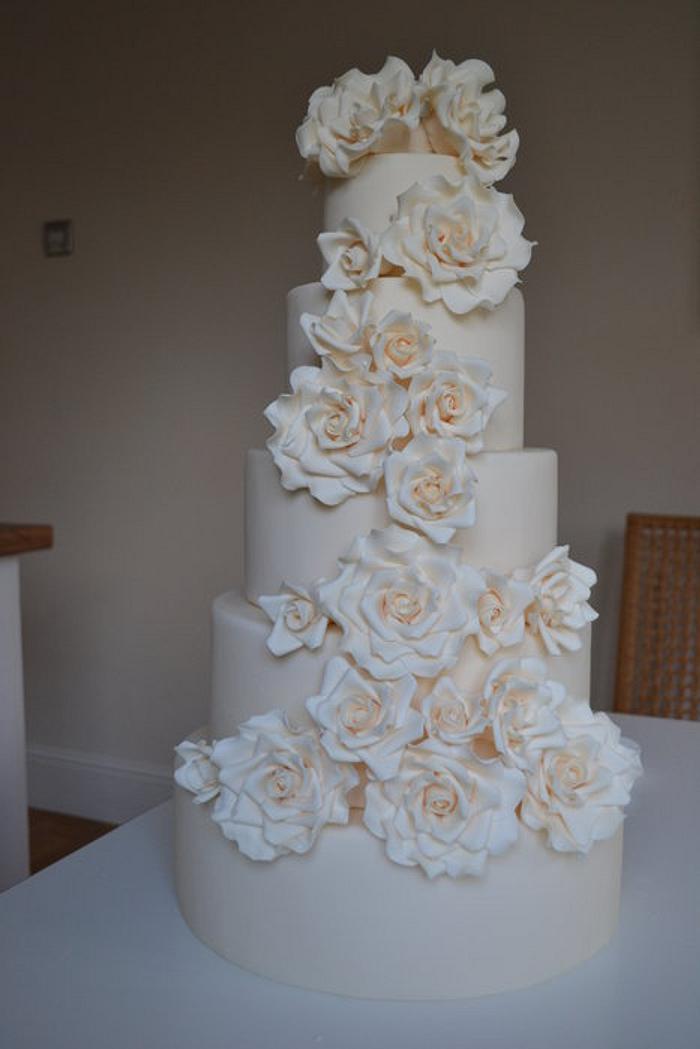 Wedding cake - more is more!