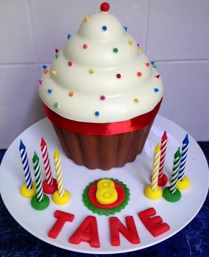 pinata giant cupcake cake