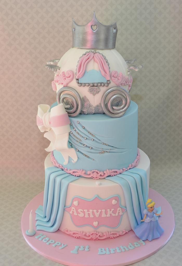 Cinderella theme cake
