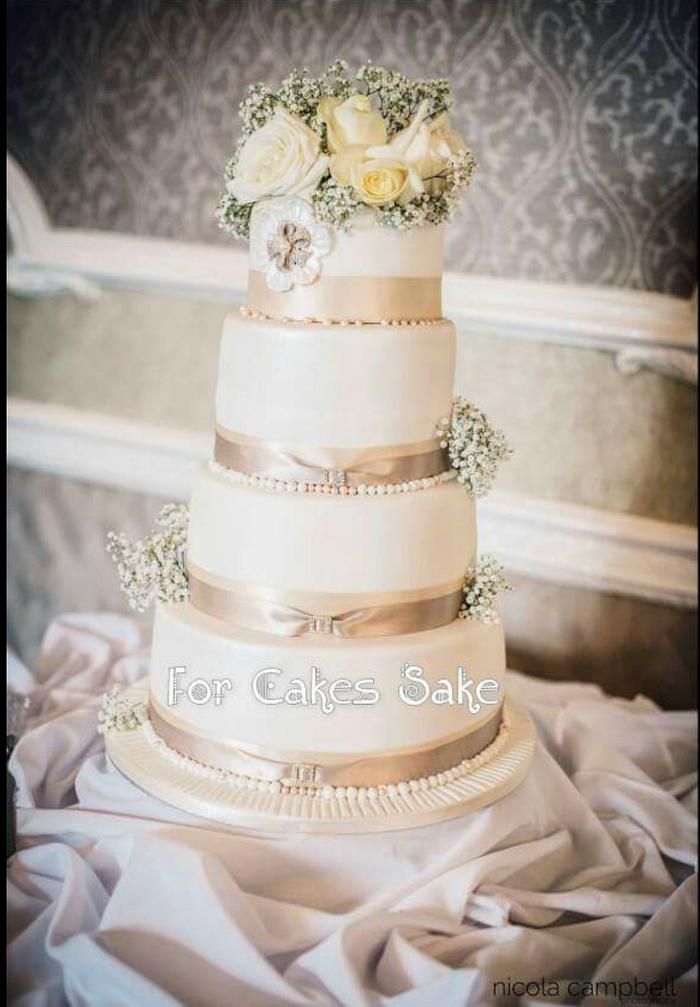 classic wedding cake with fresh flowers 