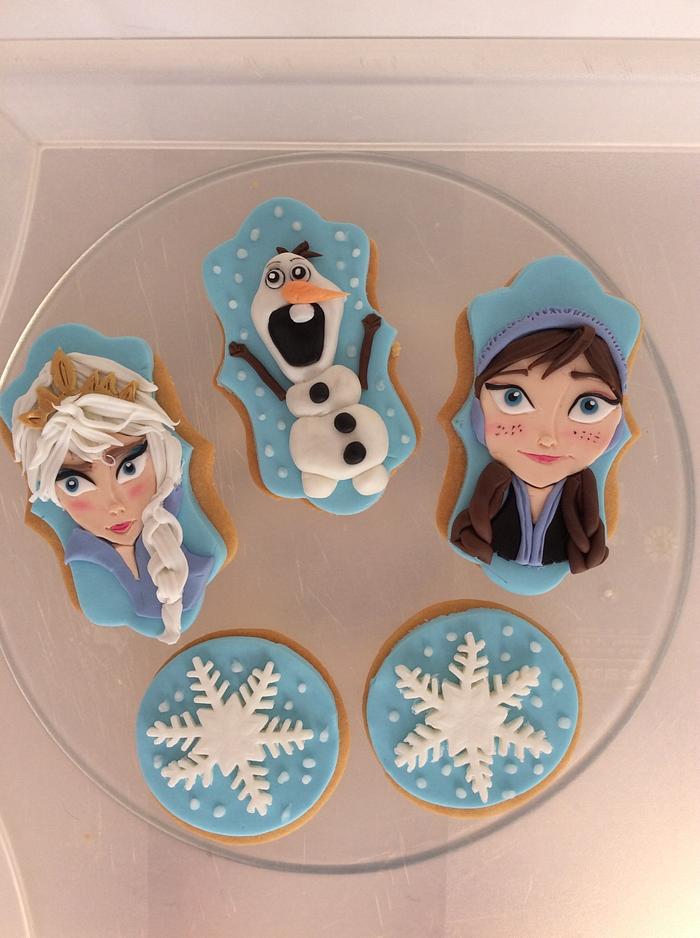 Some biscuits! Frozen and Violetta!