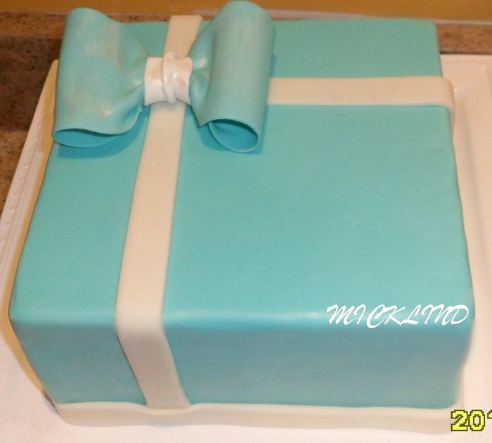 TIFFANY BOX CAKE