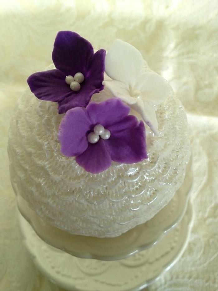 Bauble cake with purple hydrangeas