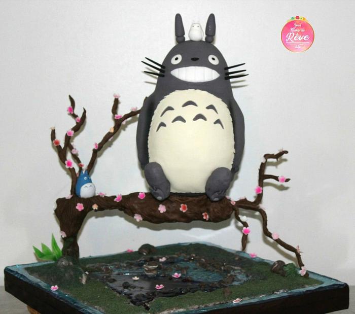 Totoro Gravity cake
