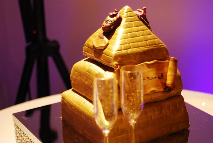 Egyptian theme wedding cake
