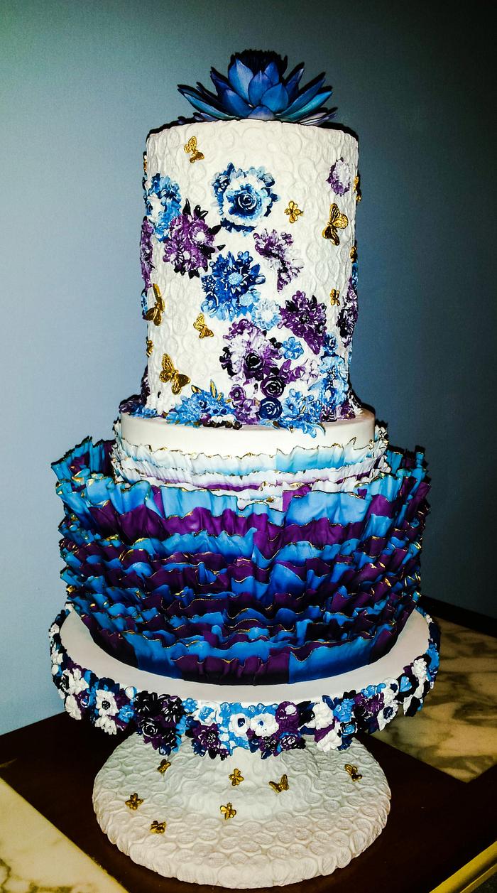 Matching wedding cake and cake stand