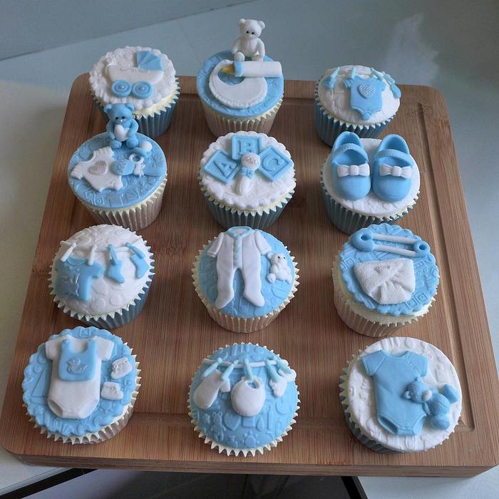 Baby Shower Cupcakes - Decorated Cake by Lorraine Yarnold - CakesDecor