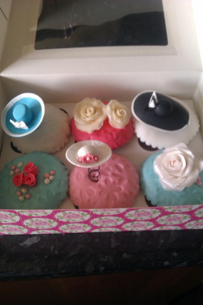hat cup cakes
