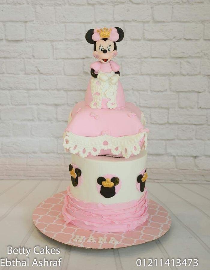  Princess Minnie Mouse cake 
