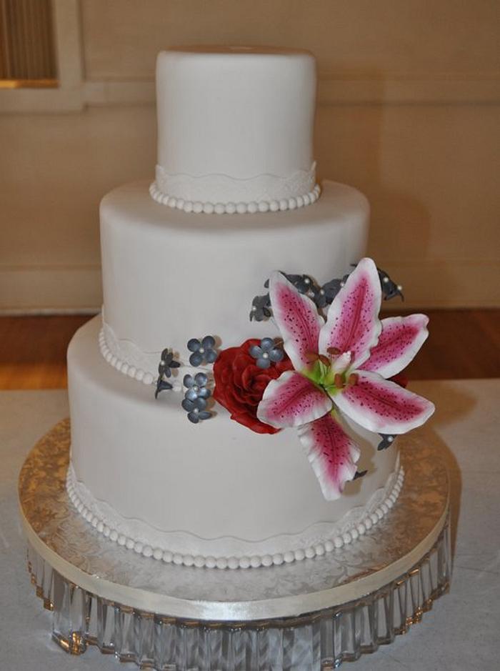 Stargazer sugar lily wedding cake