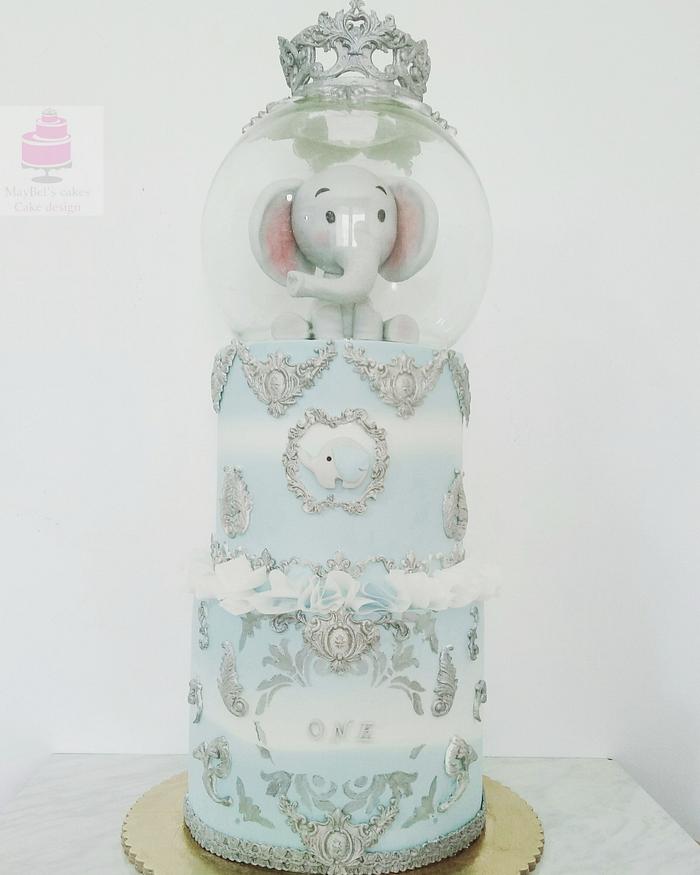 Snow globe elephant cake