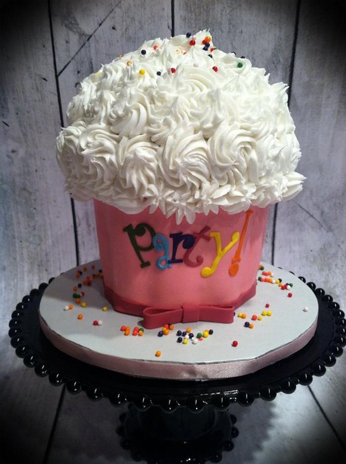 Extra large cupcake cake