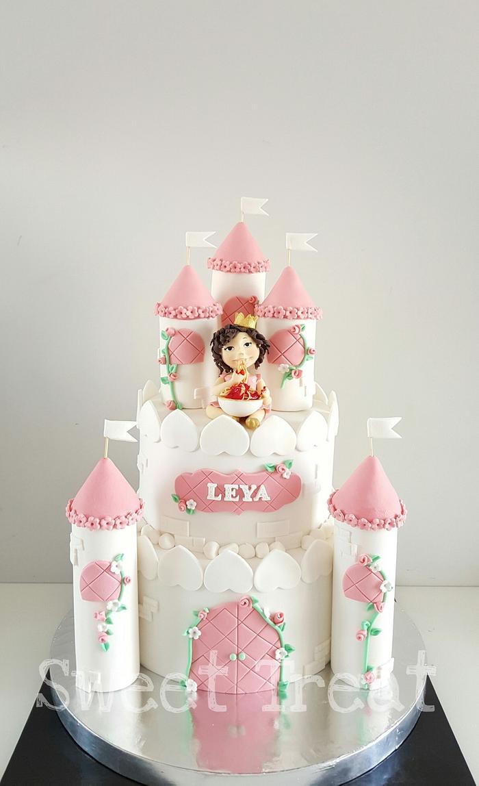 Princess castle cake 