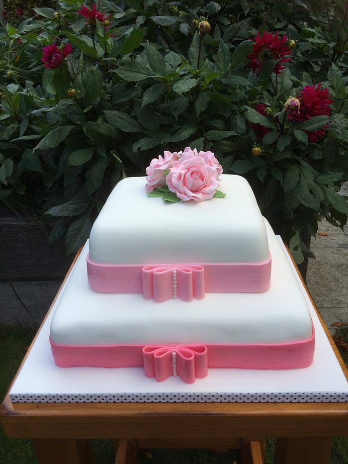 Elegant Roses wedding cake