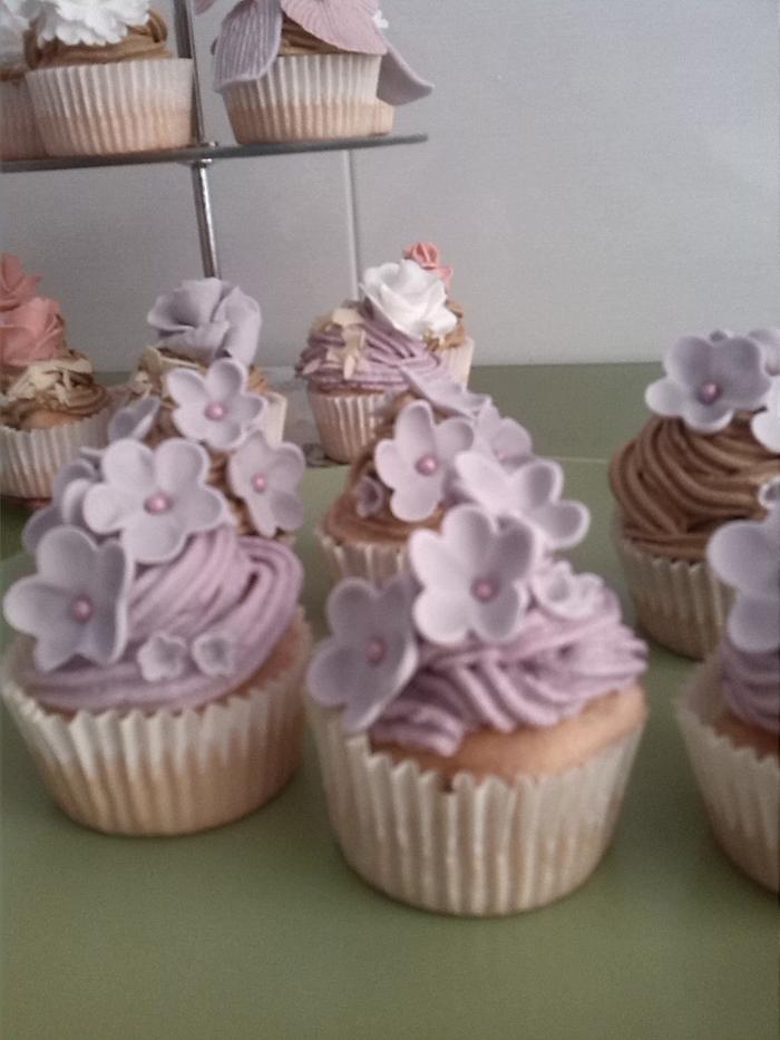 violet  flavoured cupcakes