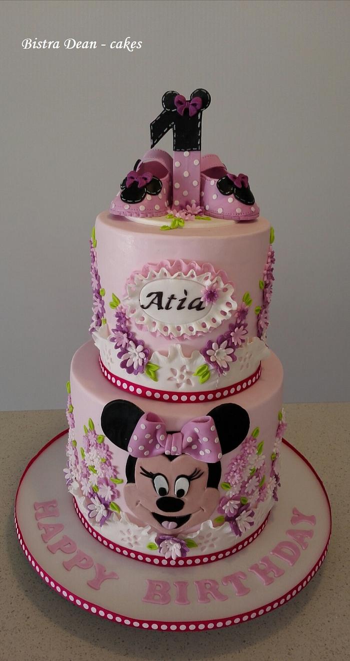 A Minnie mouse cake 