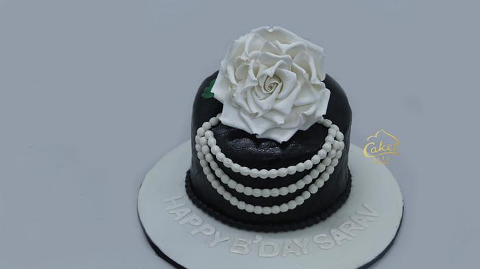 Big White Pearl Rose Necklace Cake #Caked #rose #pearl