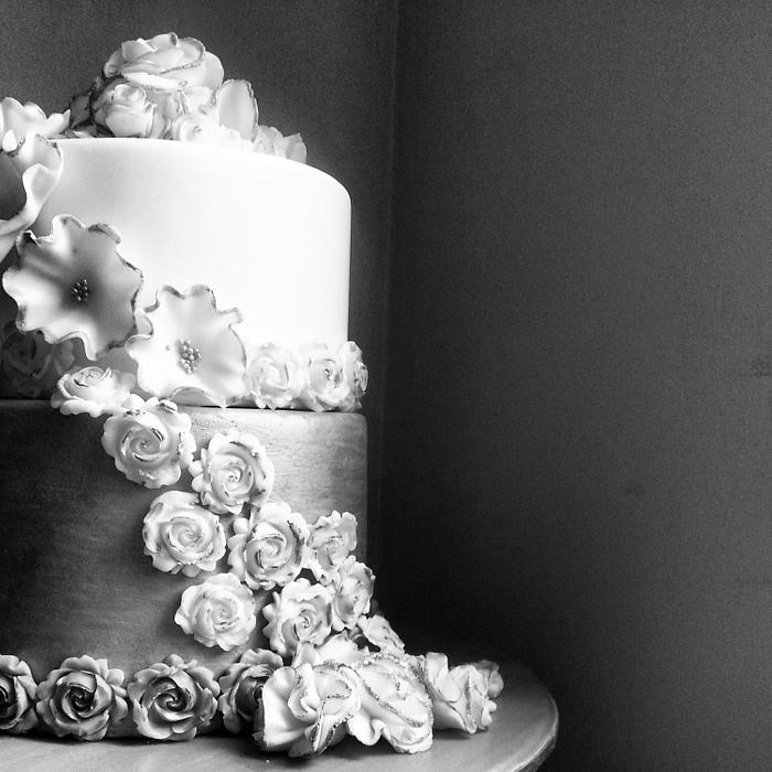 silver and ivory wedding cake