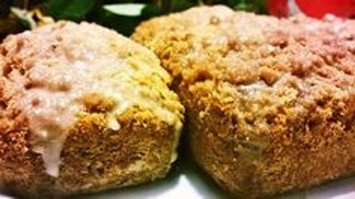 Spiced apple crumb cakes and muffins!